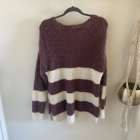 Oversized Striped Sweater - Picture 4 of 5